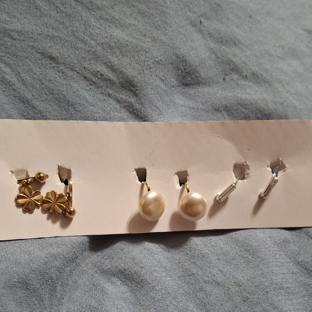 Vintage Clip On Chic Gold and Pearl Drop Earrings Set Of 3 (Ear052)